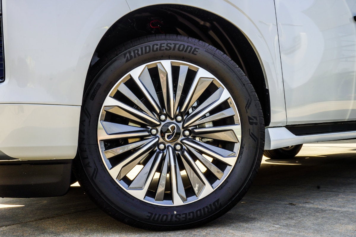 2027 INFINITI QX80 LUXE