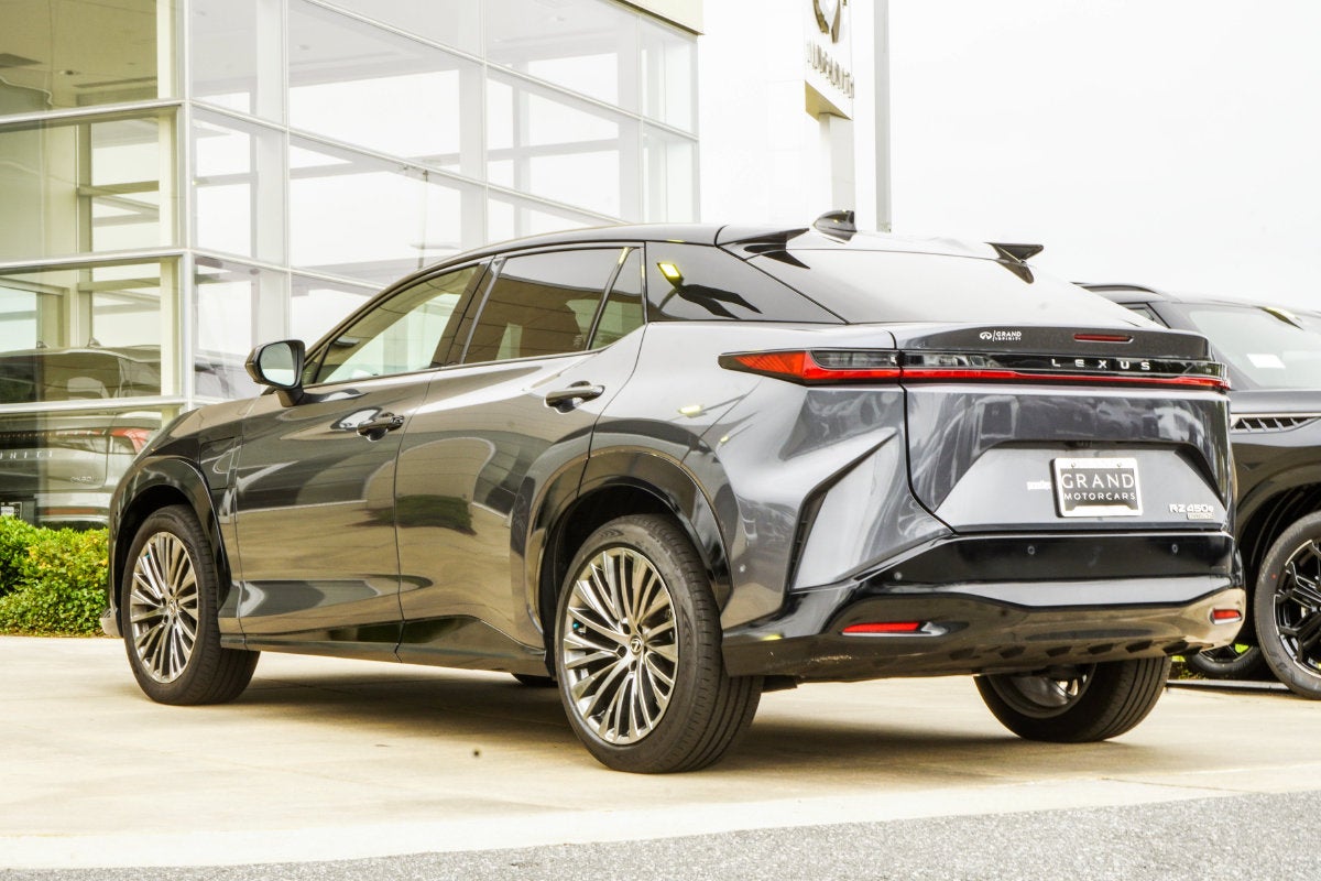 2023 Lexus RZ 450e Luxury