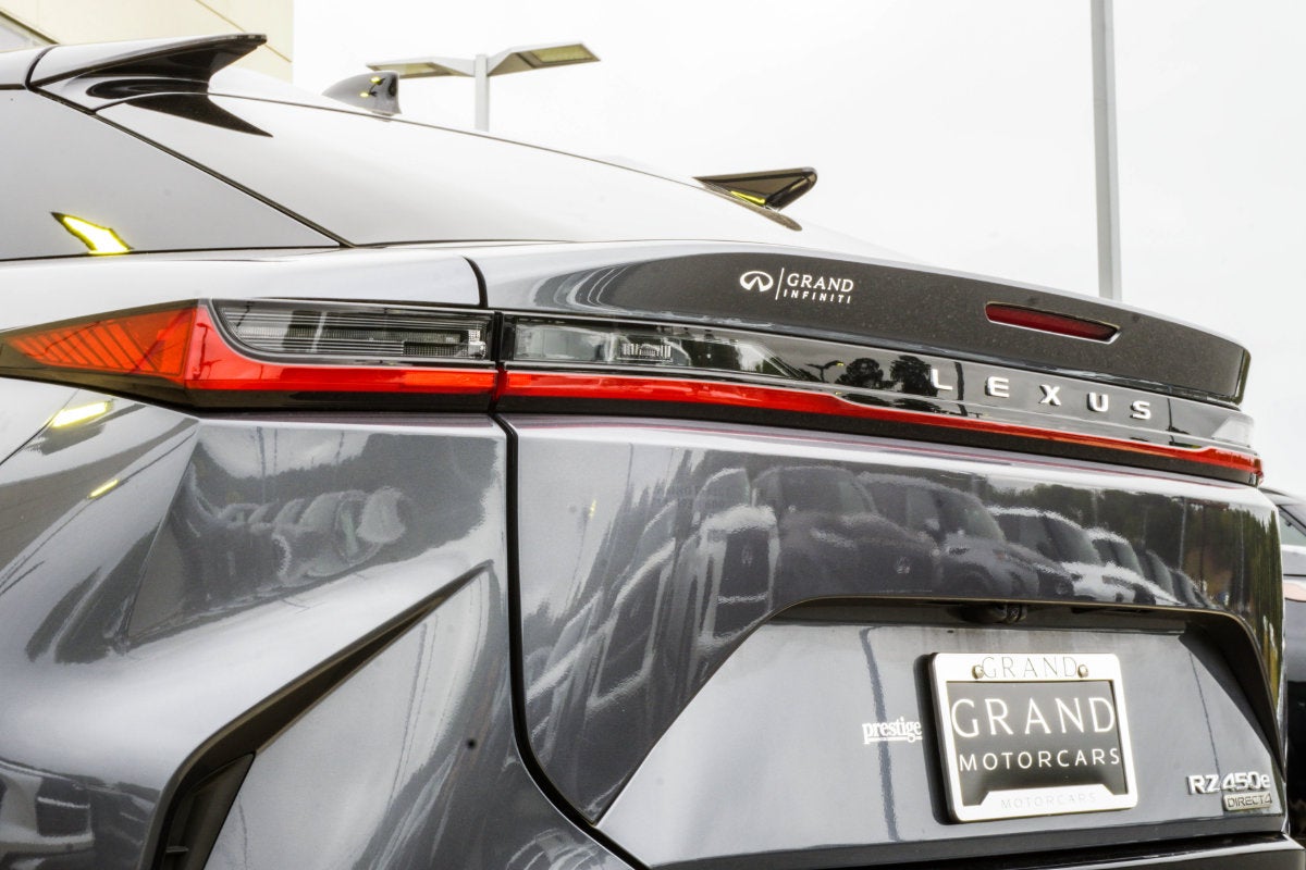 2023 Lexus RZ 450e Luxury