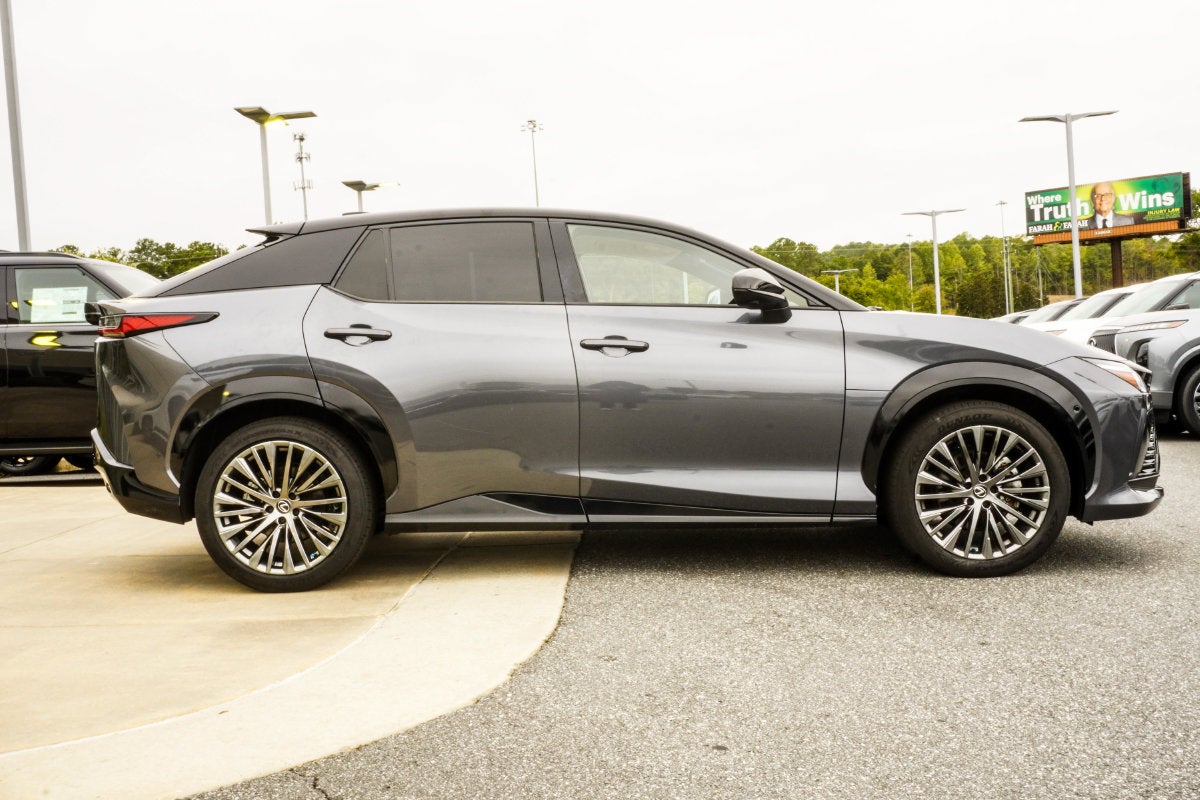 2023 Lexus RZ 450e Luxury