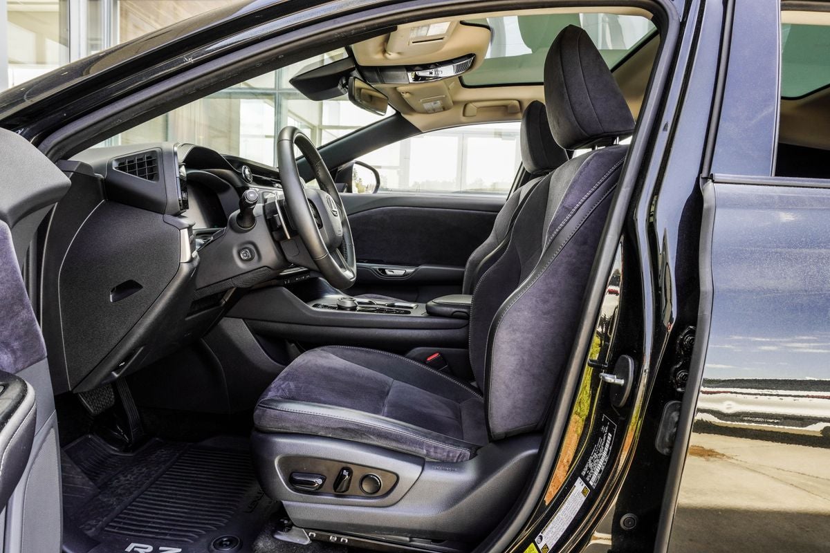 2023 Lexus RZ 450e Luxury