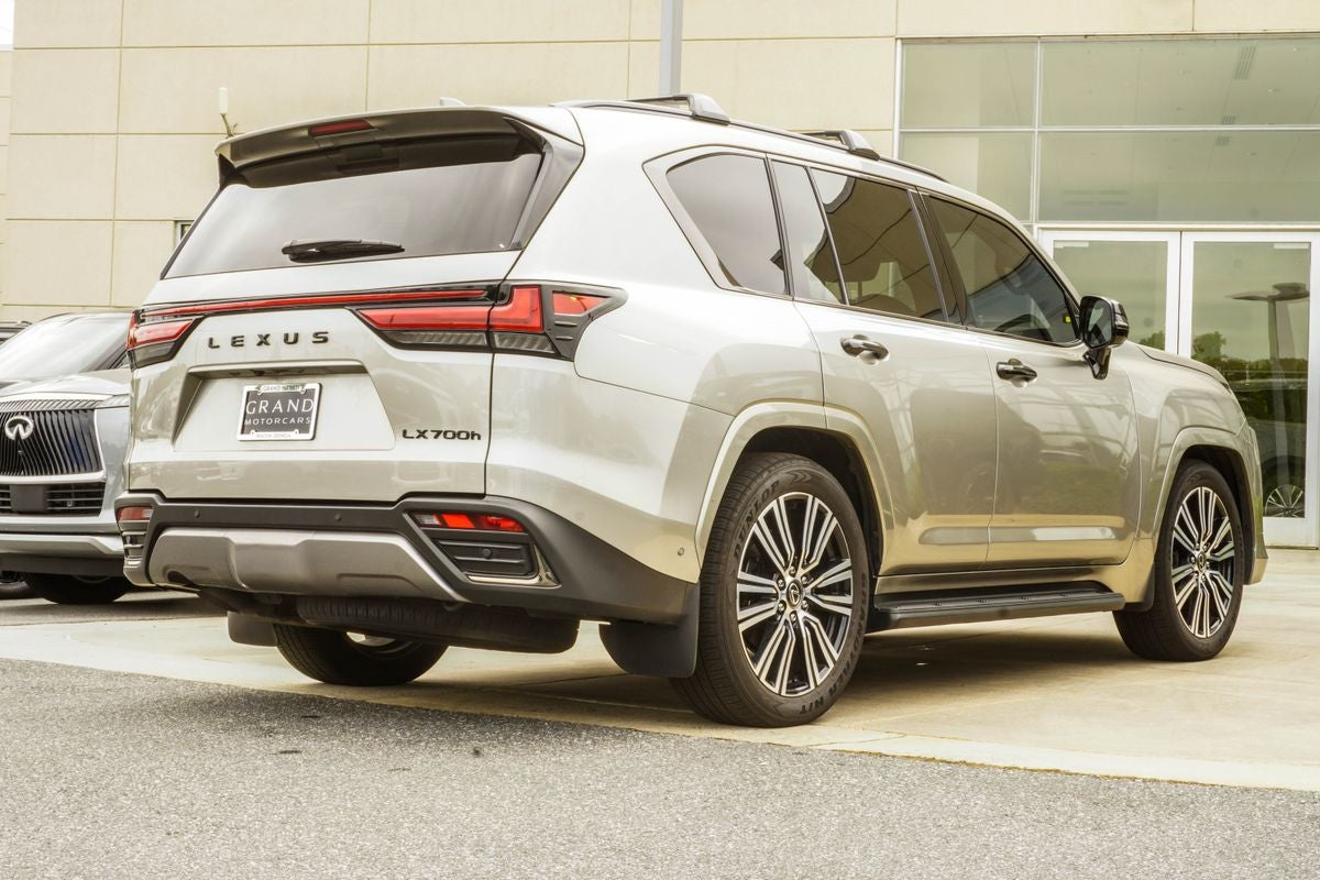 2025 Lexus LX 700h Luxury