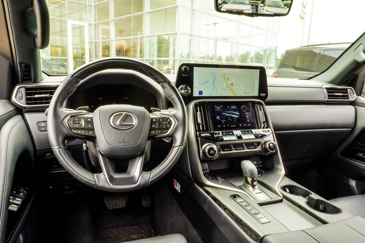 2025 Lexus LX 700h Luxury