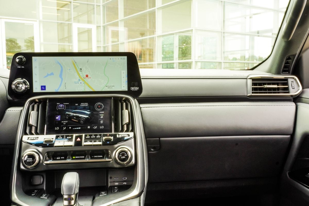 2025 Lexus LX 700h Luxury
