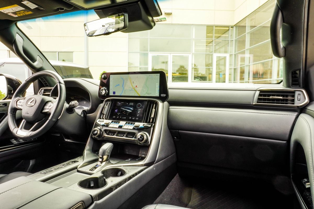 2025 Lexus LX 700h Luxury