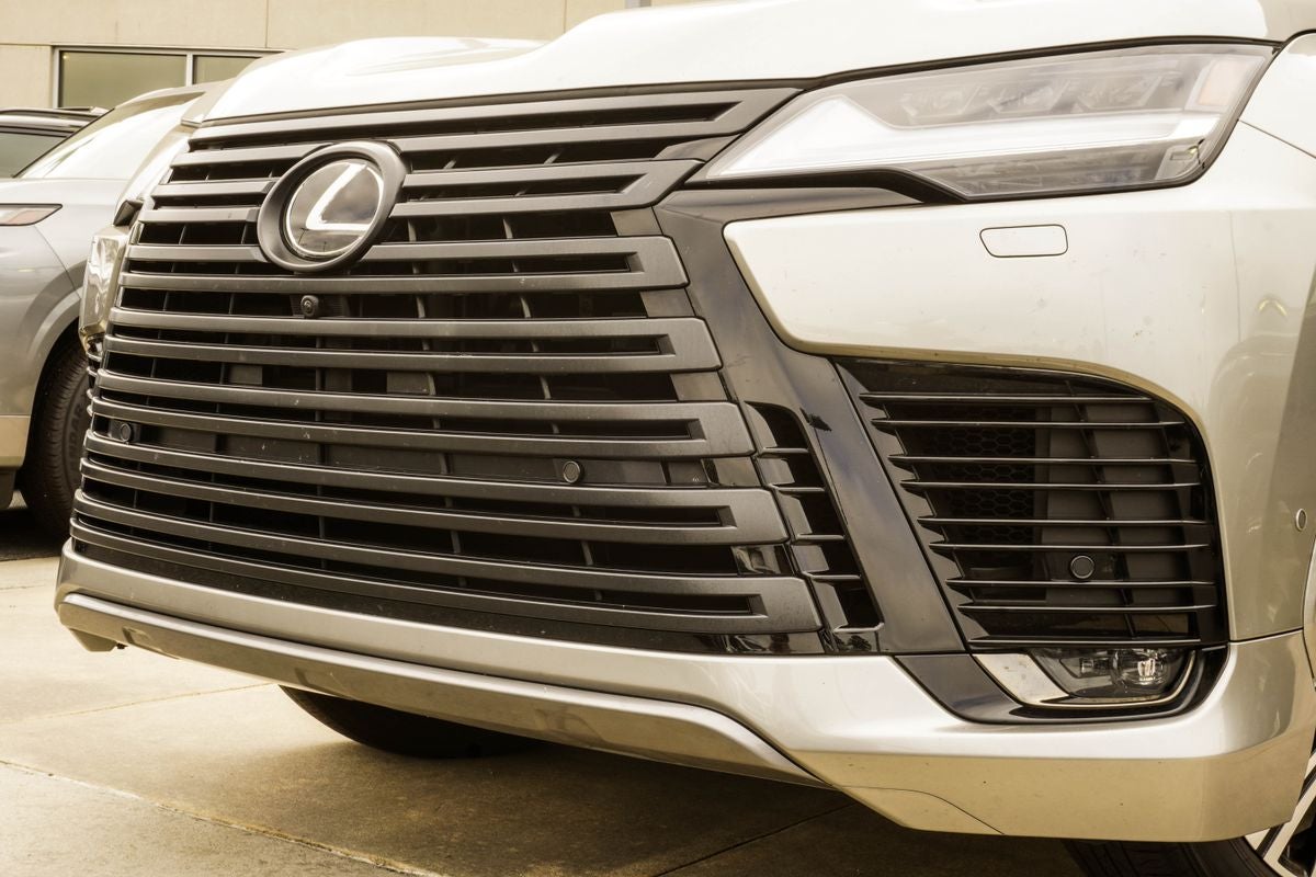 2025 Lexus LX 700h Luxury