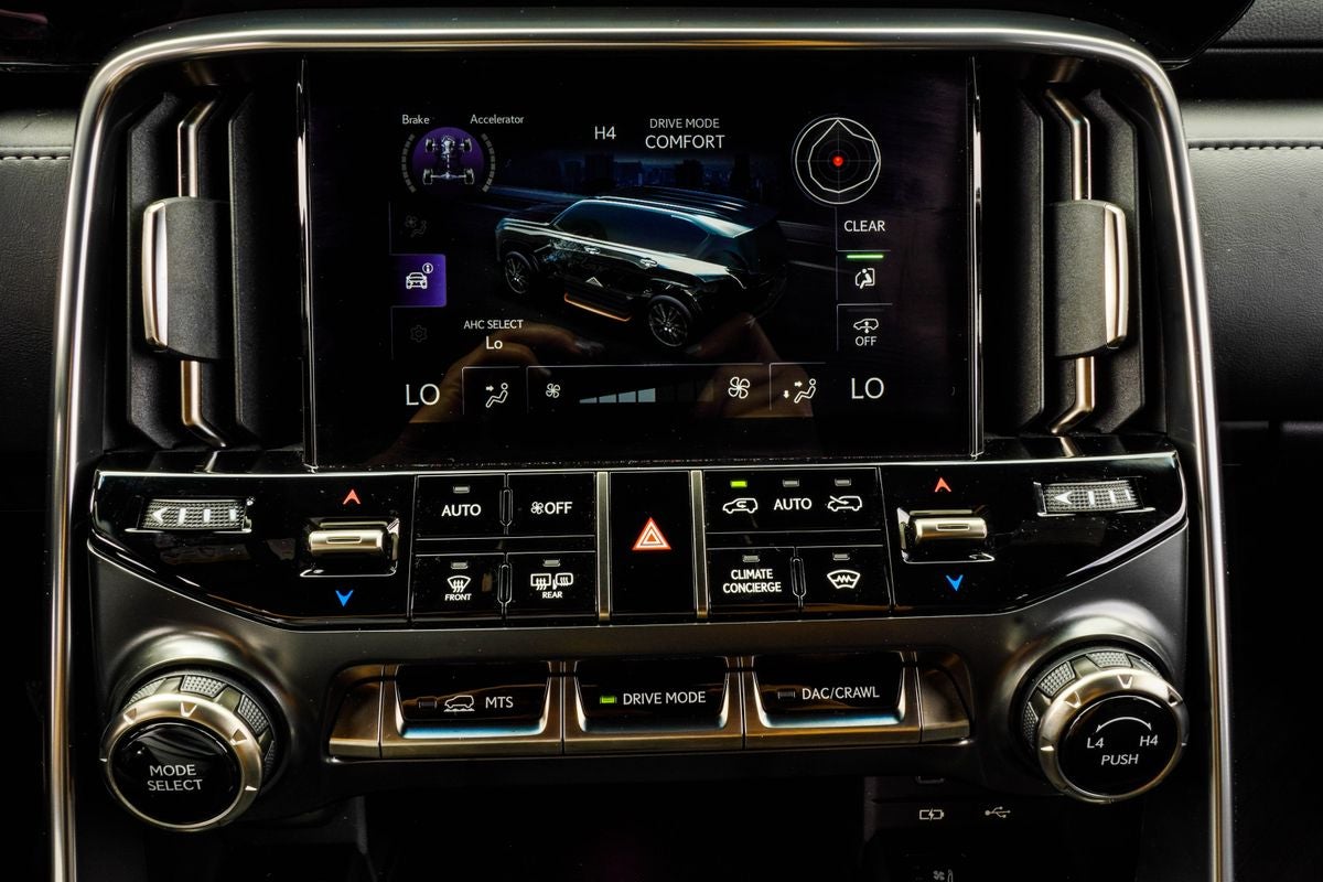 2025 Lexus LX 700h Luxury