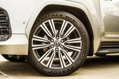 2025 Lexus LX 700h Luxury