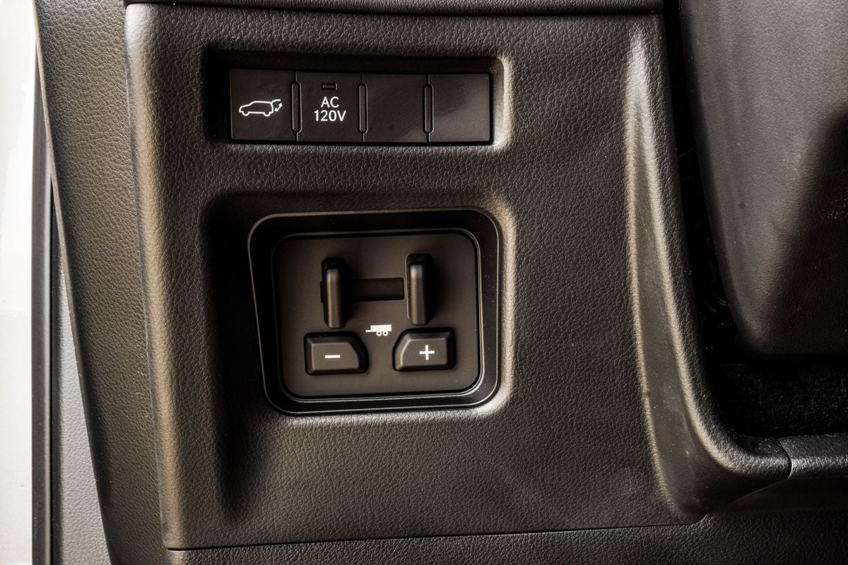 2025 Lexus LX 700h Luxury
