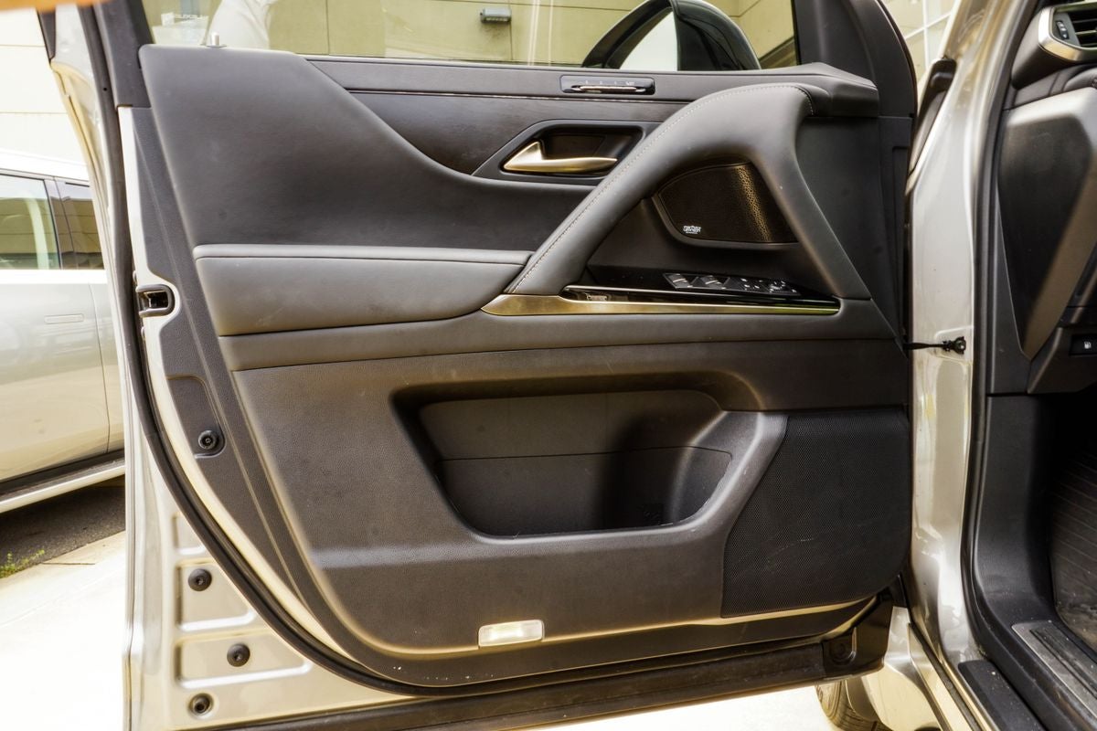 2025 Lexus LX 700h Luxury