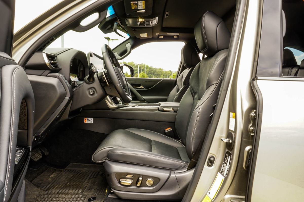 2025 Lexus LX 700h Luxury