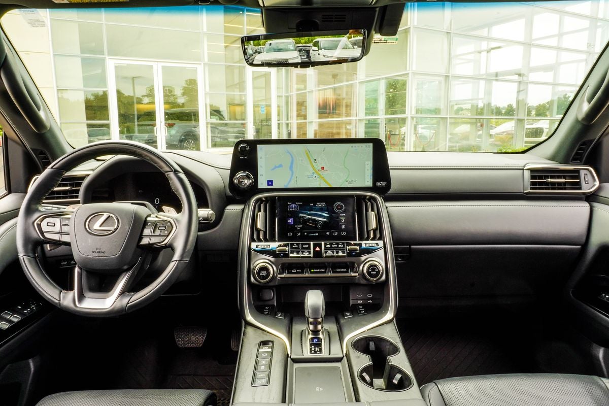 2025 Lexus LX 700h Luxury
