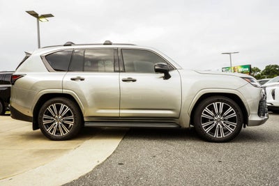 2025 Lexus LX 700h Luxury