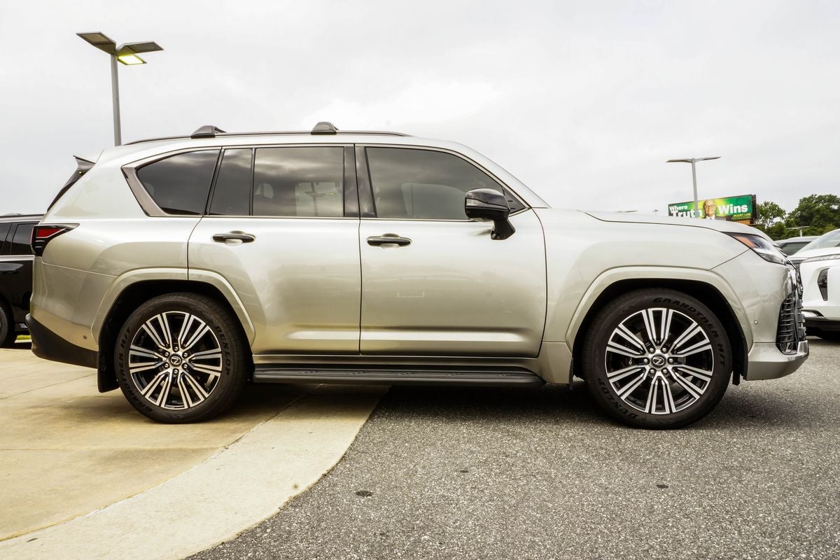 2025 Lexus LX 700h Luxury