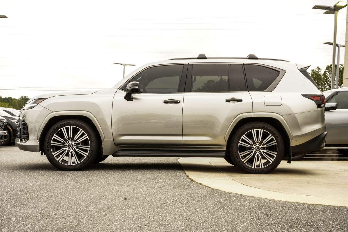 2025 Lexus LX 700h Luxury