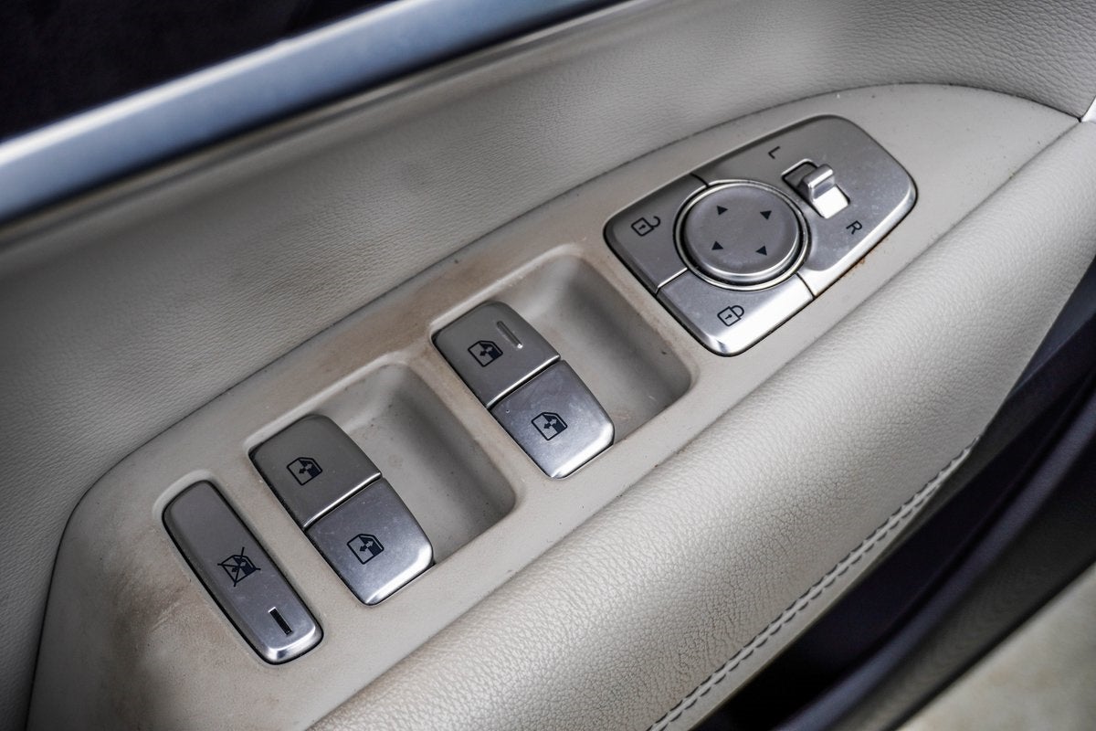 2022 Genesis G70 2.0T