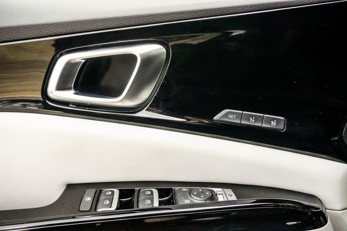 2023 Kia Carnival SX