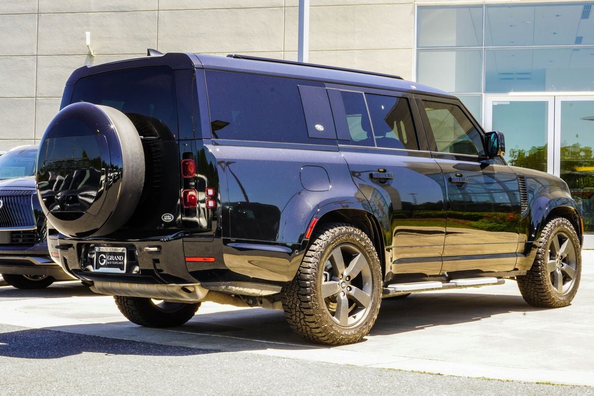 2023 Land Rover Defender 130 X-Dynamic SE