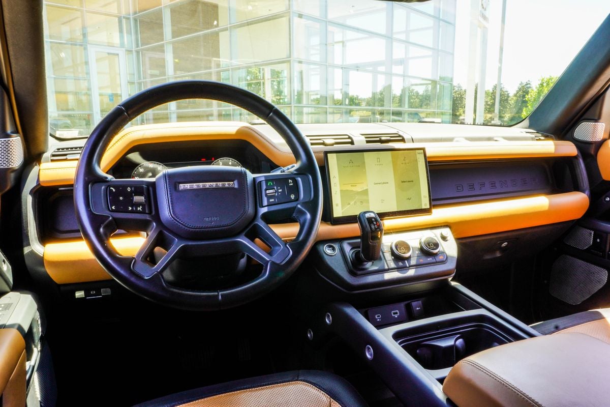 2023 Land Rover Defender 130 X-Dynamic SE