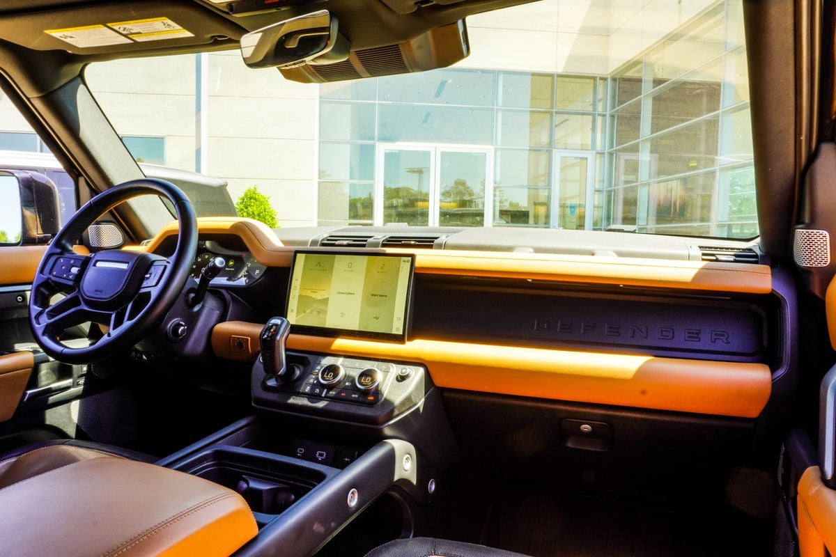2023 Land Rover Defender 130 X-Dynamic SE
