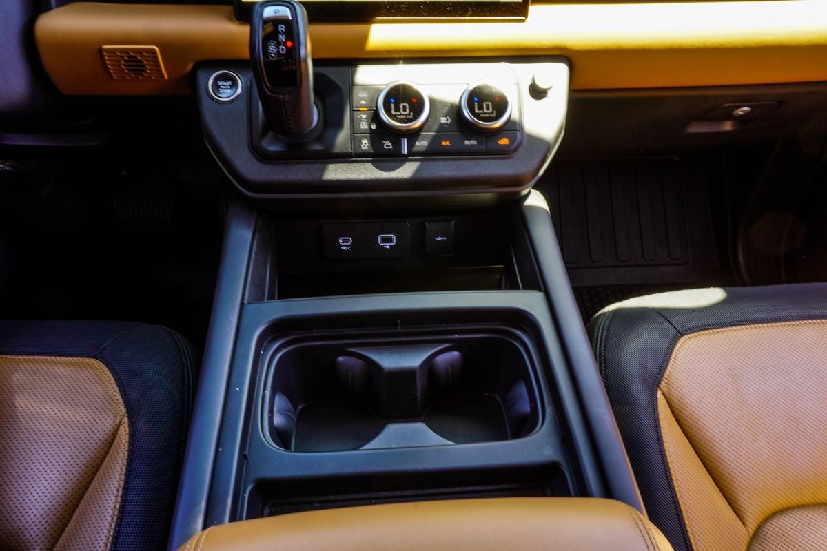 2023 Land Rover Defender 130 X-Dynamic SE