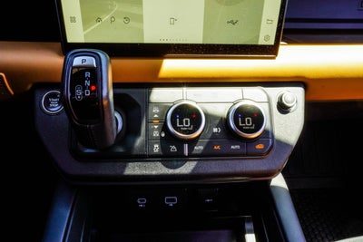 2023 Land Rover Defender 130 X-Dynamic SE