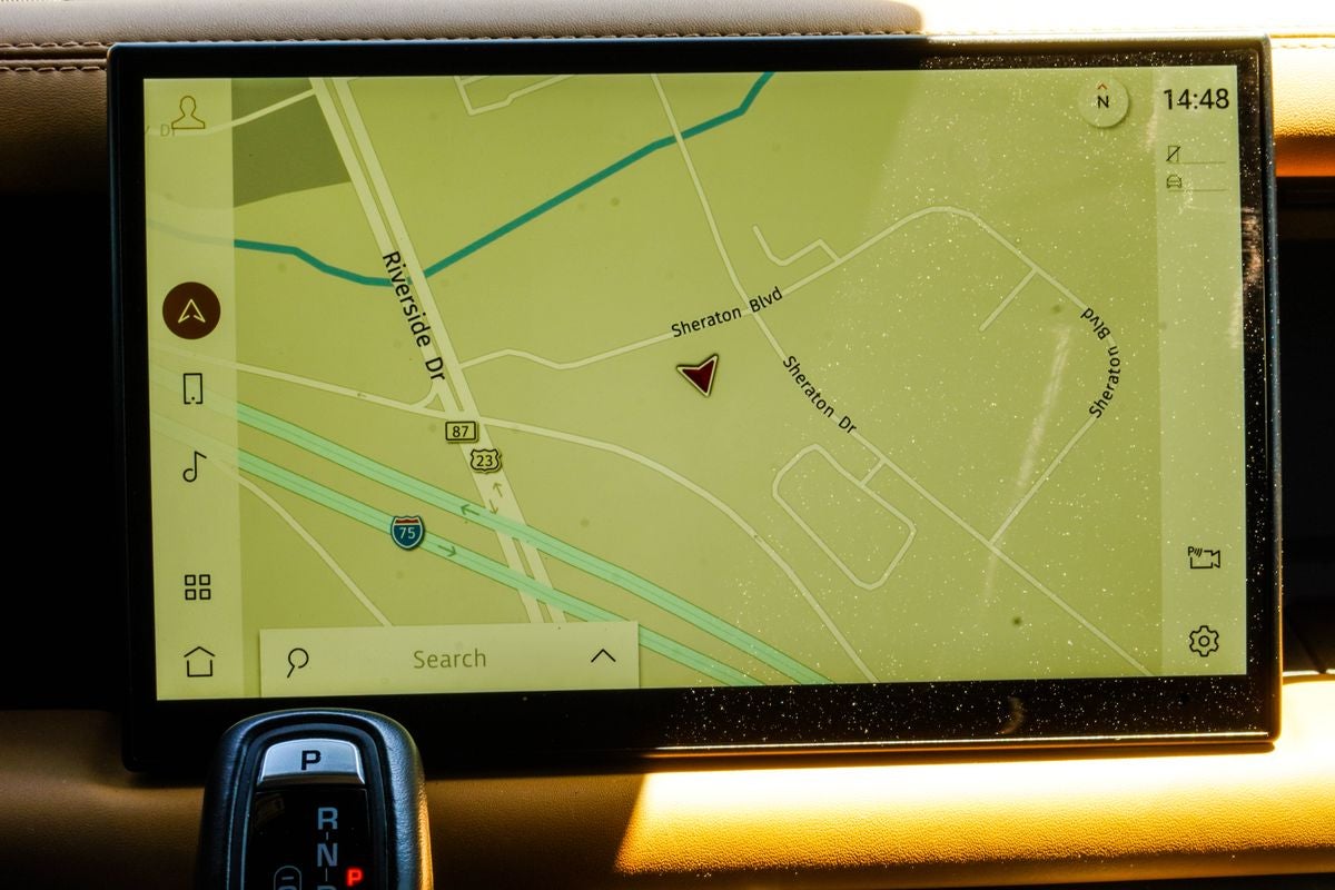 2023 Land Rover Defender 130 X-Dynamic SE