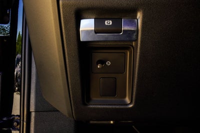 2023 Land Rover Defender 130 X-Dynamic SE