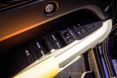2023 Land Rover Defender 130 X-Dynamic SE