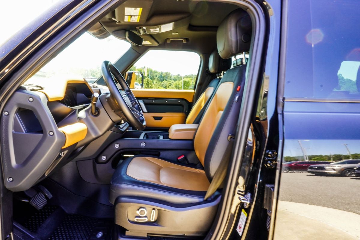 2023 Land Rover Defender 130 X-Dynamic SE
