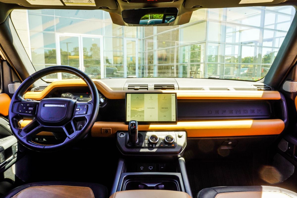 2023 Land Rover Defender 130 X-Dynamic SE