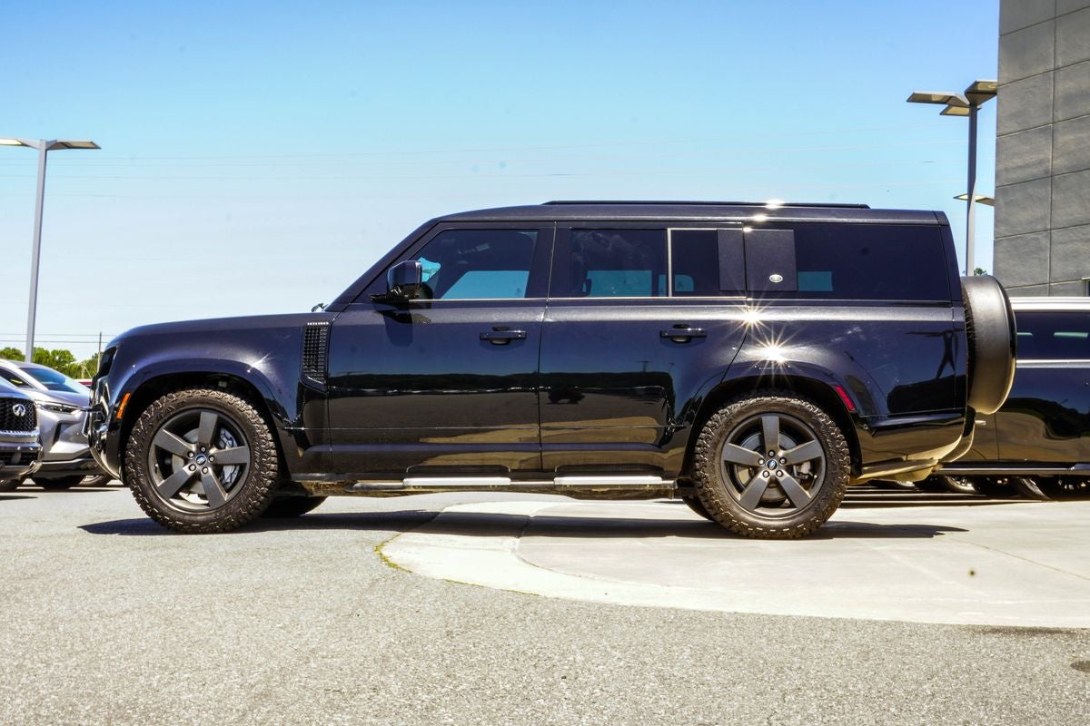 2023 Land Rover Defender 130 X-Dynamic SE