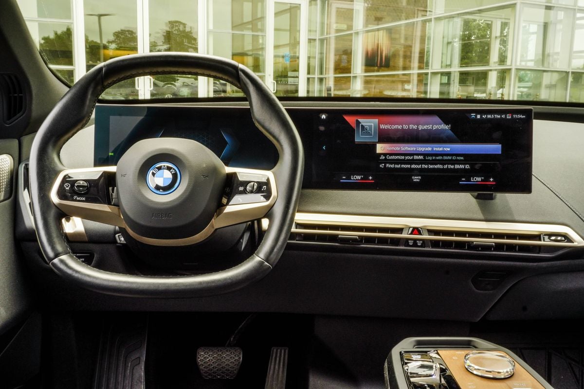 2023 BMW iX M60