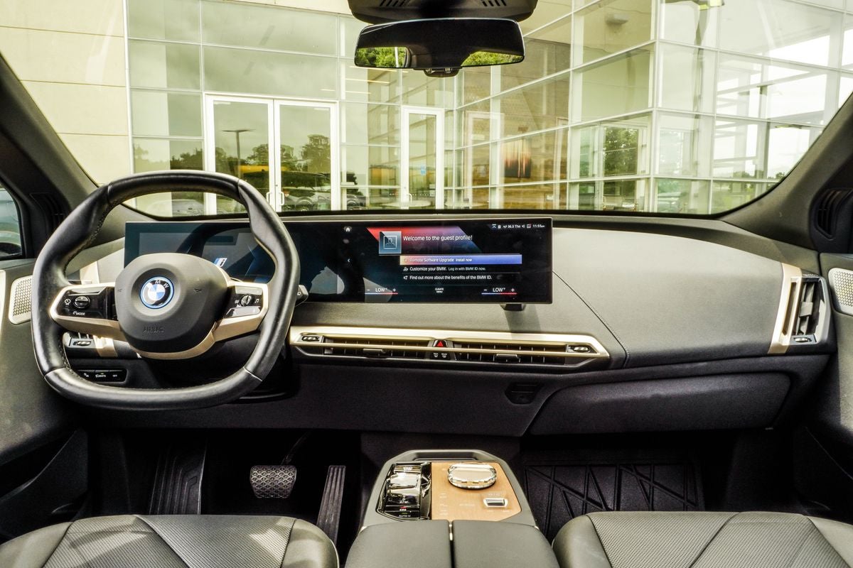 2023 BMW iX M60