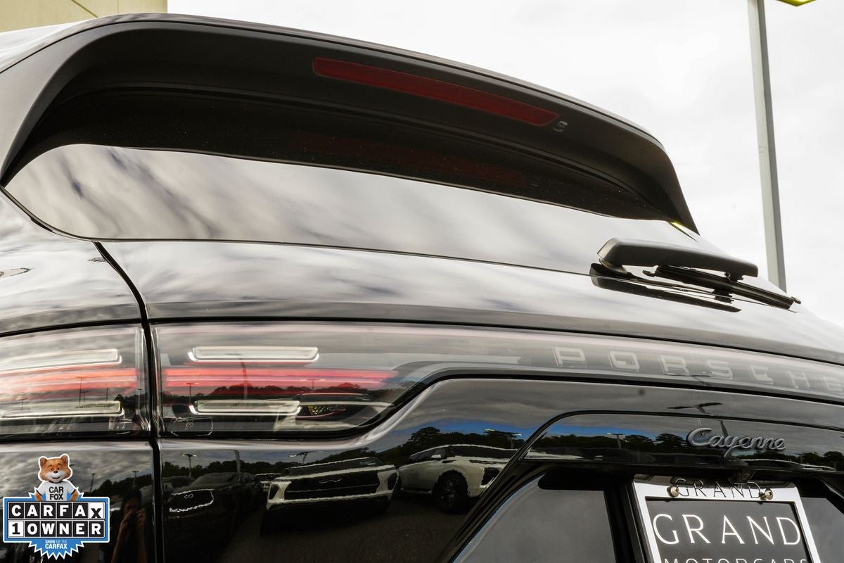 2023 Porsche Cayenne Platinum Edition