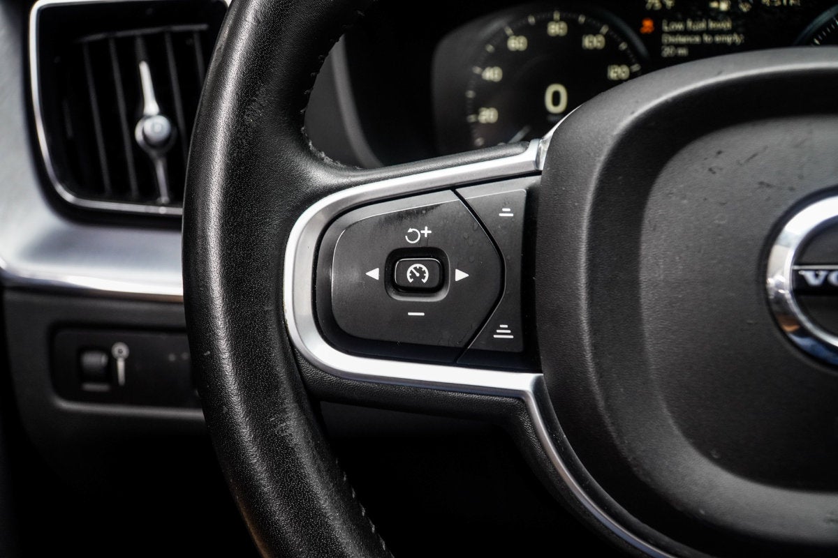 2020 Volvo XC60 T5 Momentum