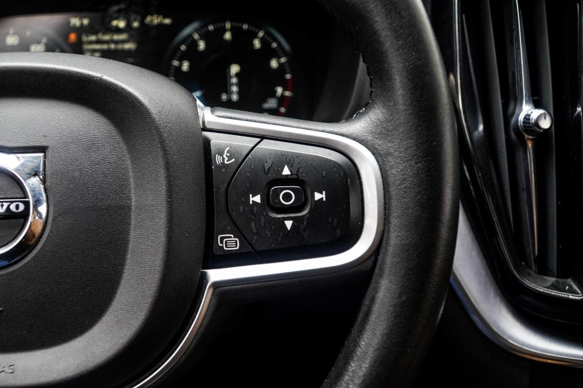 2020 Volvo XC60 T5 Momentum