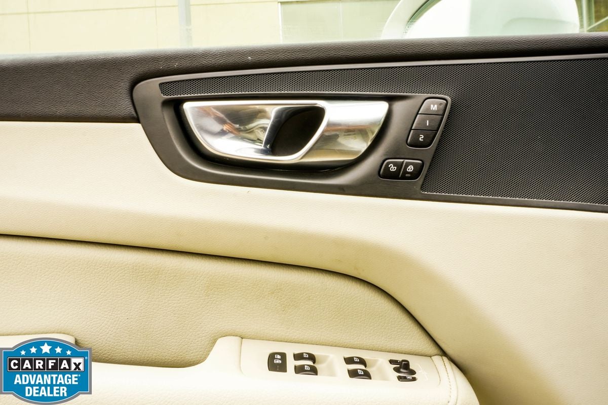 2021 Volvo XC60 T5 Momentum