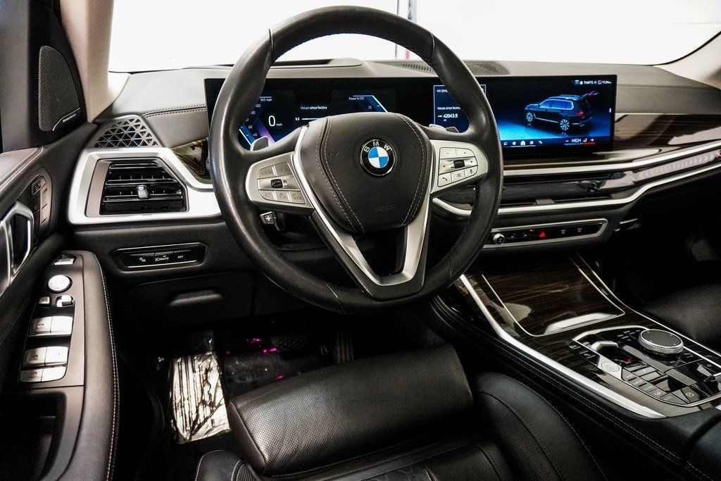 2025 BMW X7 xDrive40i