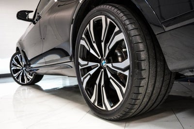 2023 BMW X7 M60i