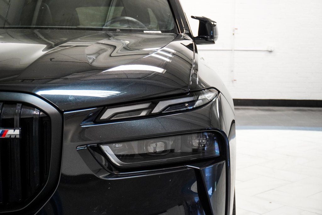 2023 BMW X7 M60i