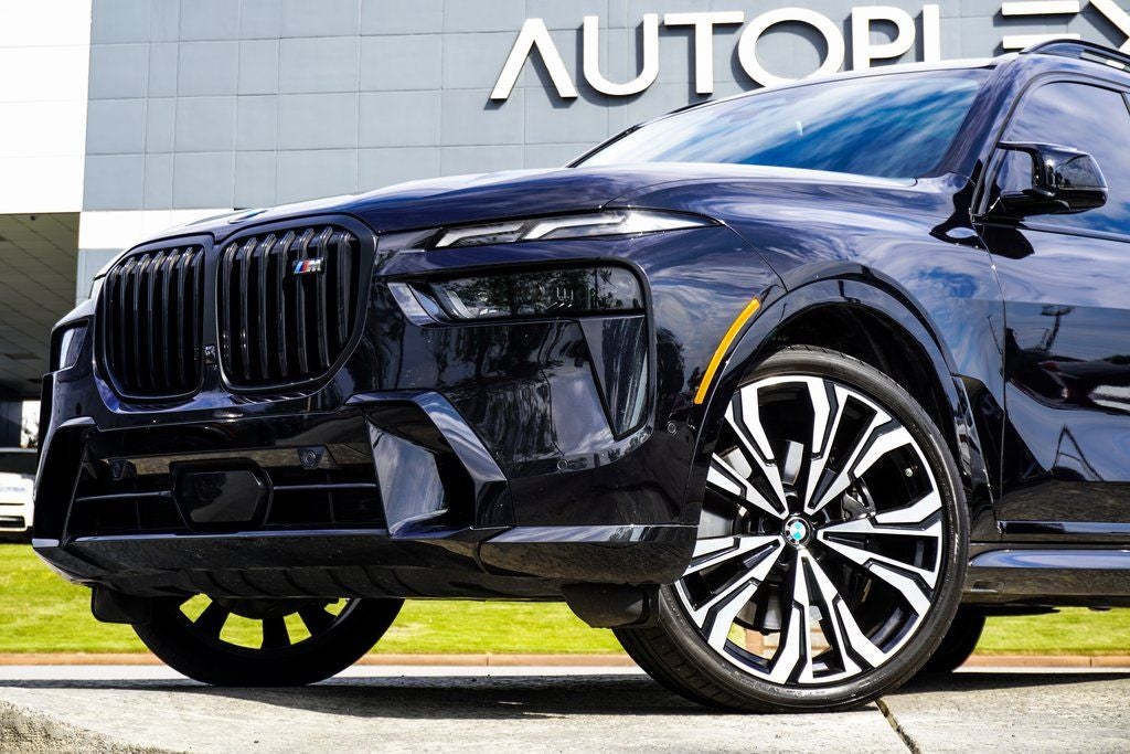 2023 BMW X7 M60i