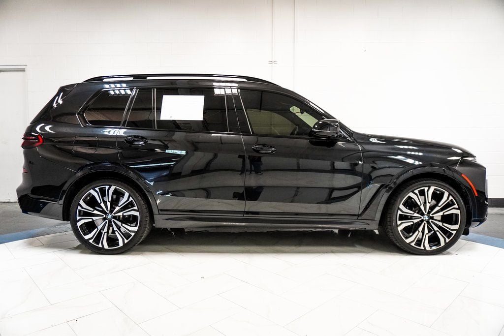 2023 BMW X7 M60i