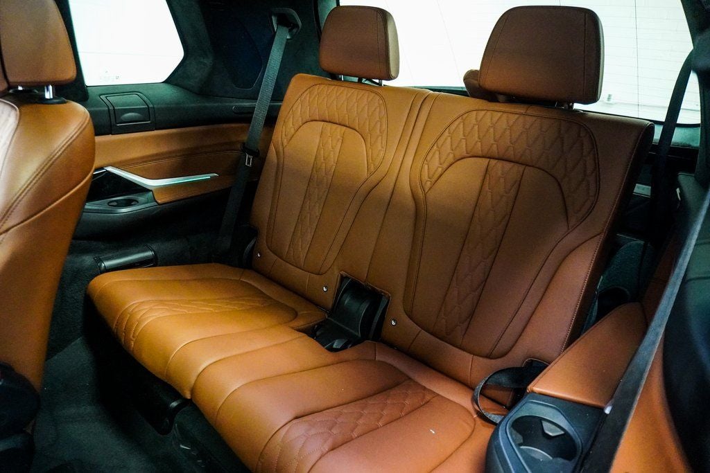 2023 BMW X7 M60i