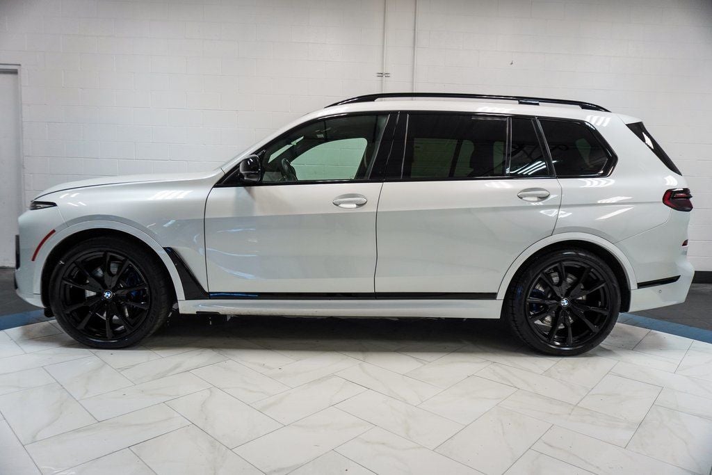 2023 BMW X7 M60i
