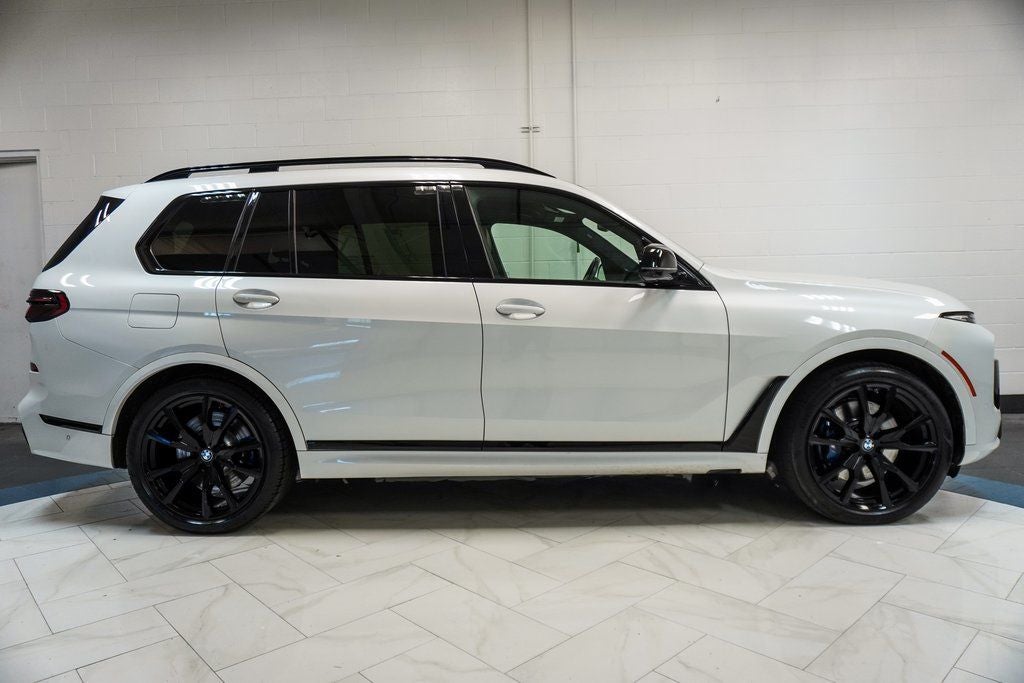 2023 BMW X7 M60i