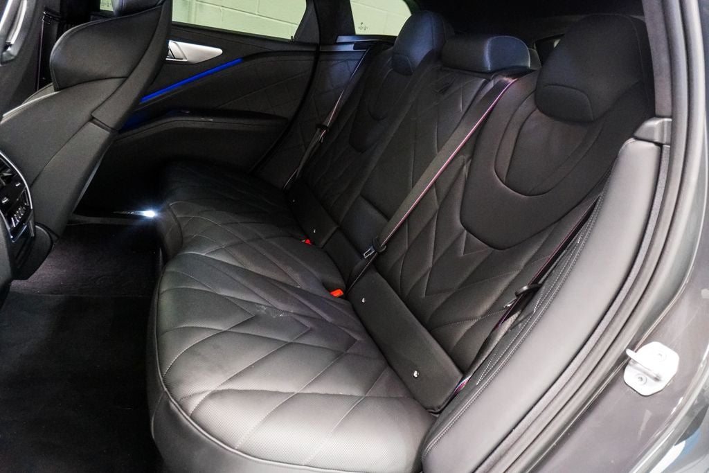 2023 BMW XM Base