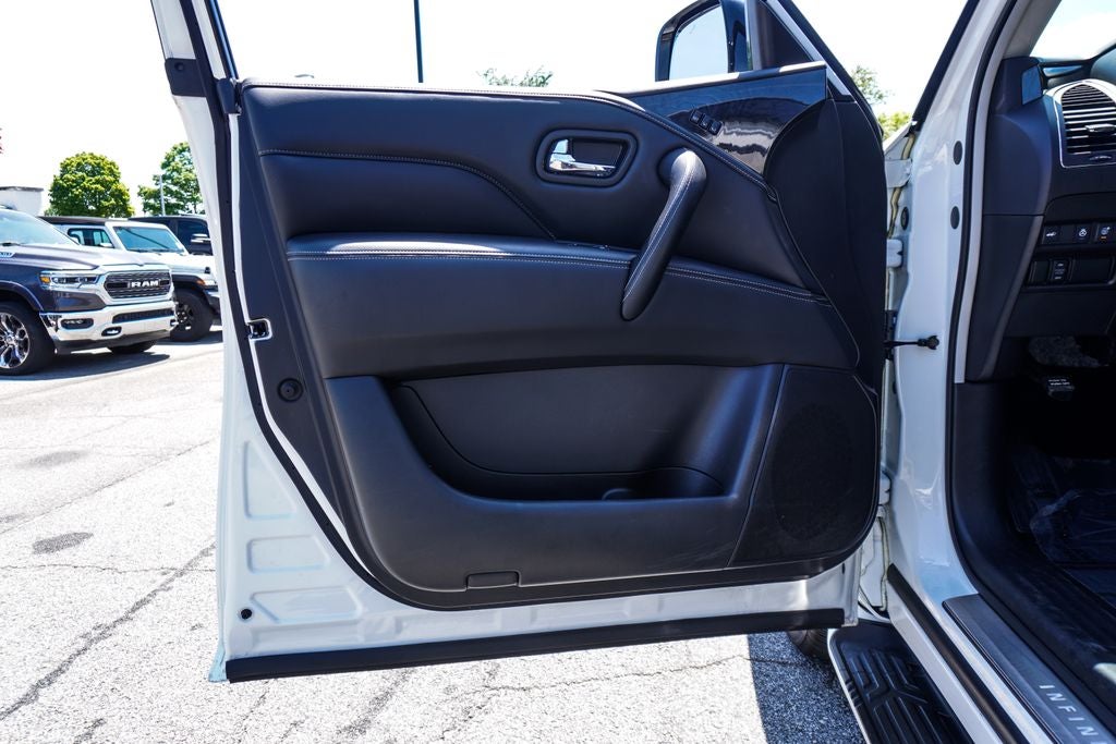 2023 INFINITI QX80 LUXE