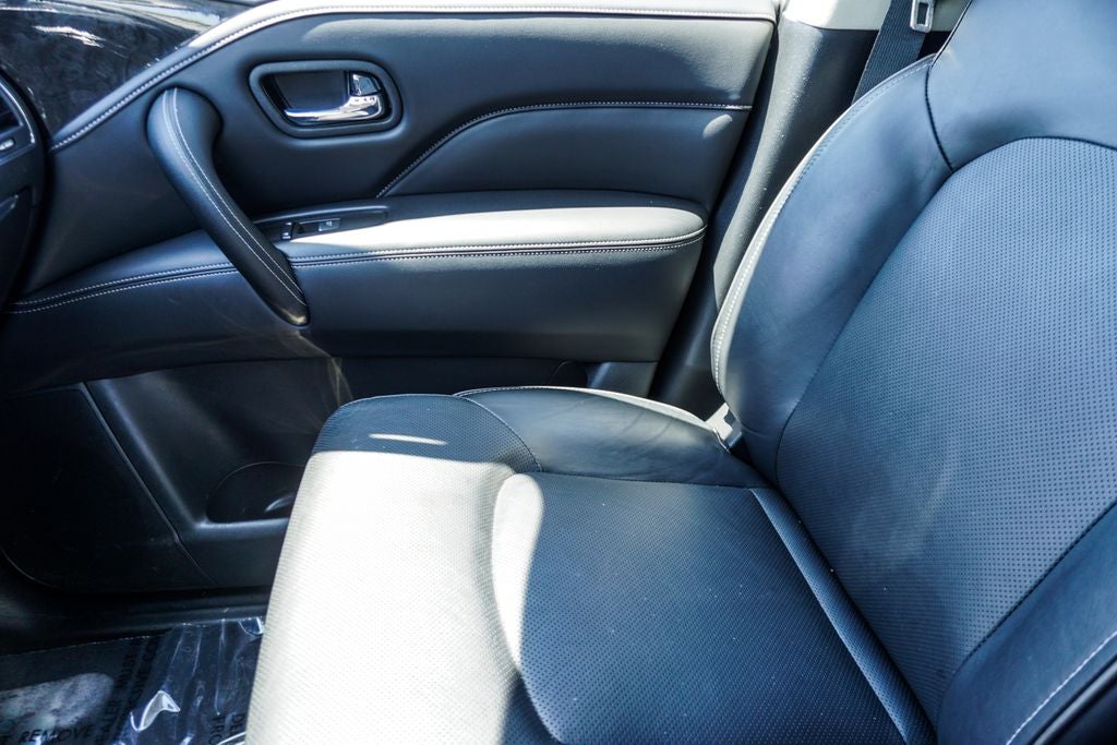 2023 INFINITI QX80 LUXE