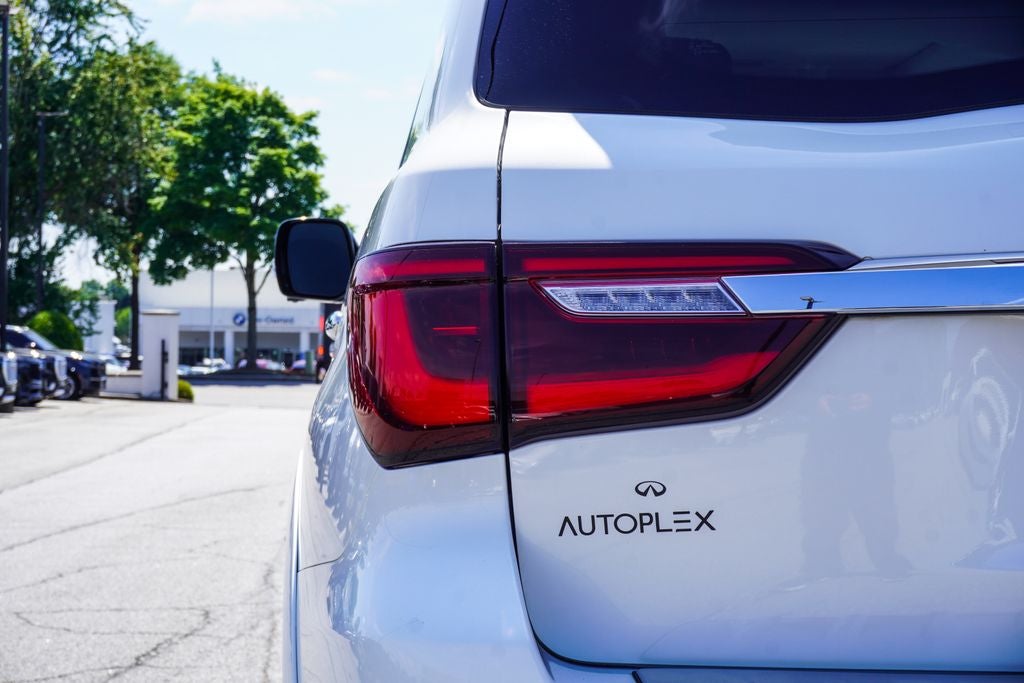 2023 INFINITI QX80 LUXE